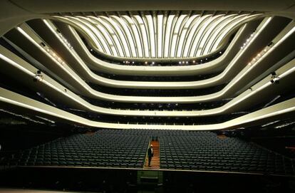 Aspecto de la sala de la ópera con Zubin Mehta en el centro