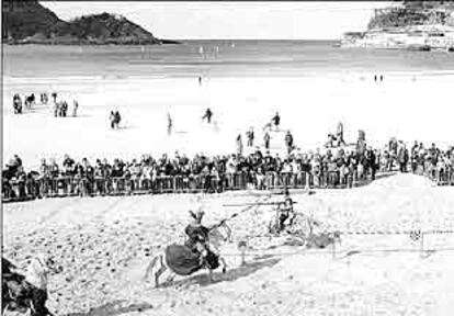 Carnaval medieval donostiarra, ayer en la playa de La Concha.