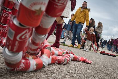 Los niños parten de la plaza de Andalucía hasta llegar al Llano amarillo donde hay un escenario con música y sorteos para los más pequeños. 