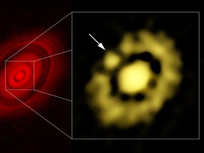 A la izquierda, imagen de la estrella LH Tau y su disco, obtenida con el radiotelescopio ALMA, en la que se aprecian surcos conc&eacute;ntricos; a la derecha, las observaciones del telescopio VLA de zona central del disco muestran una acumulaci&oacute;n de polvo (marcada con una flecha) que ser&iacute;a un embri&oacute;n de planeta.
 
 