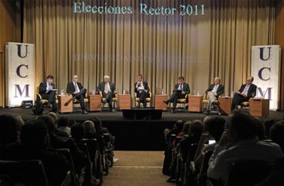 Los aspirantes a rector de la Universidad Complutense, durante el debate celebrado en la Facultad de Ciencias de la Información.