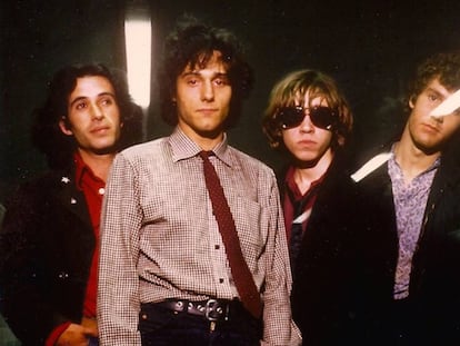 Ñete (batería), Antonio Vega (guitarra y voz), Nacho García Vega (guitarra y voz) y Carlos Brooking (bajo). Nacha Pop al principio de su carrera. 'Chica de ayer' se incluyó en el primer disco de la banda madrileña, editado en 1980.