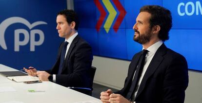 El líder del Partido Popular, Pablo Casado (d), y el secretario general del partido, Teodoro García Egea (i), en una reunión del Comité de Dirección del Partido Popular.