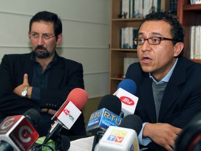 Los periodistas Christian Zurita  y Juan Carlos Calderon.