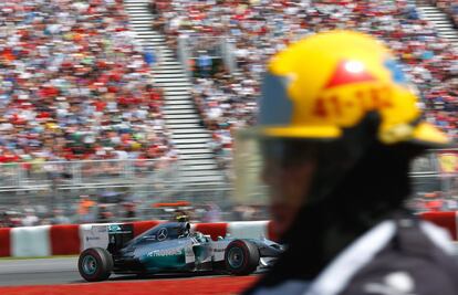 Rosberg, de Mercedes, rodando en el Gran Premio de Canadá.