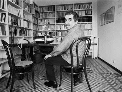Gabriel Garc&iacute;a M&aacute;rquez, sentado en su casa de Barcelona en 1979. 