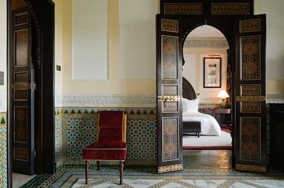 La Mamounia, en Marraquech. Entrar en este alojamiento roza una experiencia religiosa para quienes se arrodillan al altar de los hoteles de lujo. Desde su apertura, en 1929, ha sido reconocido como uno de los mejores hoteles del mundo, cualidades que lo convierten el mejor hotel de África 2023, según este 'ranking'. Este hotel legendario con un rico pasado data del siglo XVIII, cuando el hijo del sultán Mohammed Ben Abdallah transformó sus fragantes terrenos en un lugar para lujosas fiestas en el jardín. 