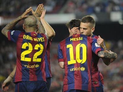 Jordi Alba abraça Leo Messi, dissabte passat.