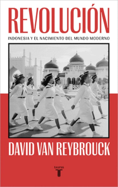 Portada de 'Revolución. Indonesia y el nacimiento del mundo moderno' (Taurus), de David Van Reybrouck.