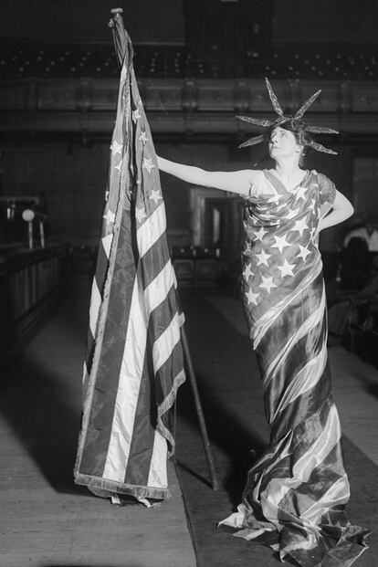En 1918 la actriz Mary Anderson ya formaba party del grupo de celebrites que celebran el Día de la Independencia en Estados Unidos.