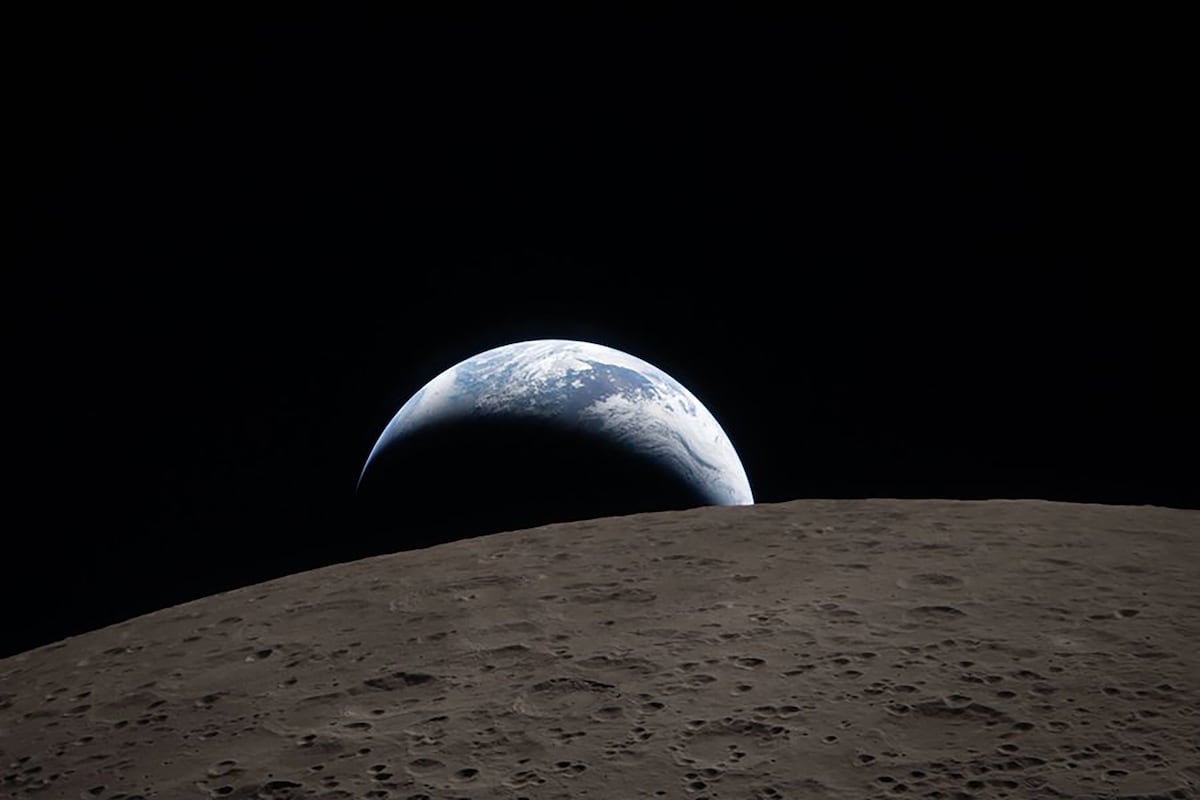 Hola, Mundo, el que va a dominar la Luna te saluda