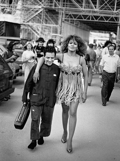 Tina Turner y Azzedine Alaïa, en París en 1989.
