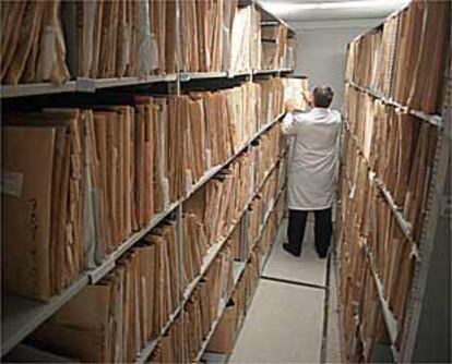 Archivo de historiales clínicos en el hospital Doce de Octubre de Madrid.