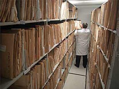 Archivo de historiales clínicos en el hospital Doce de Octubre de Madrid.