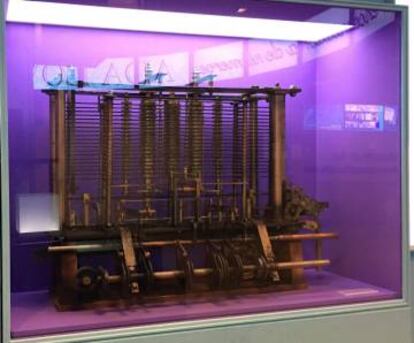 Maquina analítica, precursora de los ordenadores y en cuyo desarrollo teórico Ada Lovelace fue clave.