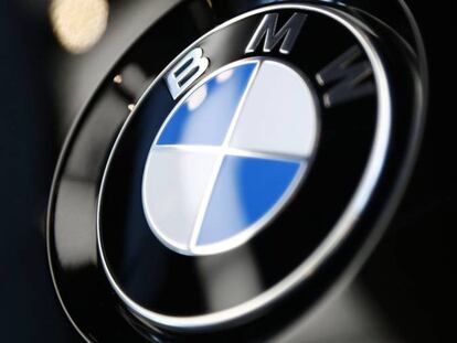 Logo de la marca de coches y motocicletas BMW.