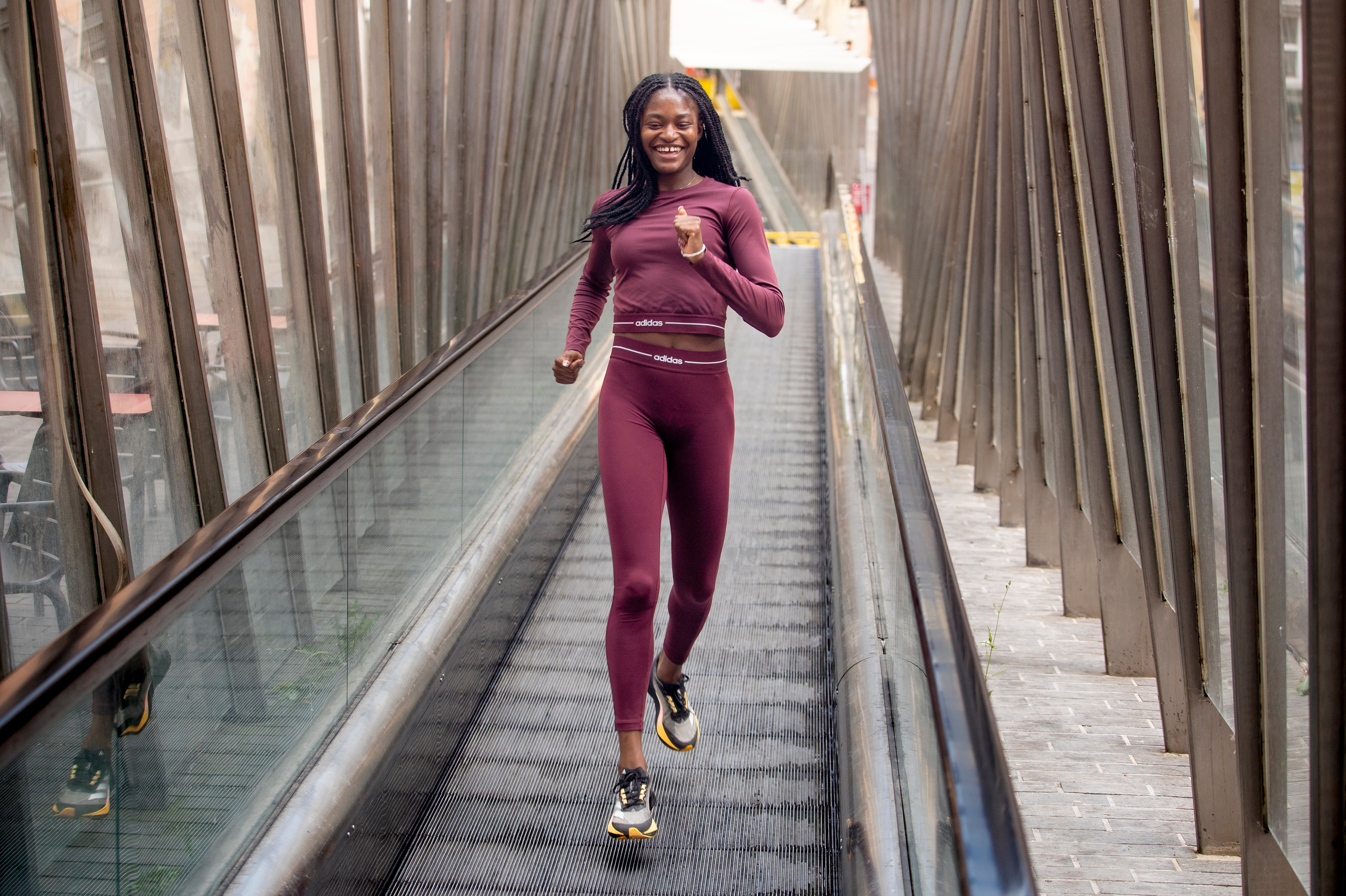 Tessy Ebosele corre en una rampa mecánica en Vitoria. 