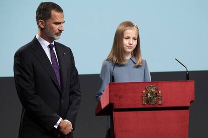 La princesa Leonor celebró su 13º cumpleaños con su primera intervención pública leyendo el arranque de la Constitución, en una sesión organizada por el Gobierno en el Instituto Cervantes con motivo del 40º aniversario de la Carta Magna.