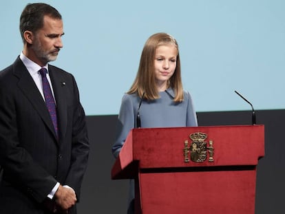 La princesa Leonor celebró su 13º cumpleaños con su primera intervención pública leyendo el arranque de la Constitución, en una sesión organizada por el Gobierno en el Instituto Cervantes con motivo del 40º aniversario de la Carta Magna.