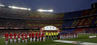 Jugadores del Athletic y el Barcelona, en la final de Copa.