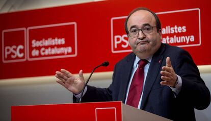 El primer secretario del PSC,Miquel Iceta, atiende a los medios de comunicación. 