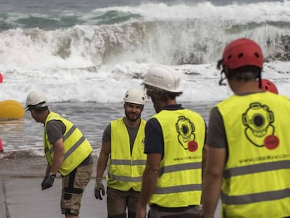 Instalación del cable Marea, de Telxius, en marzo de 2020.