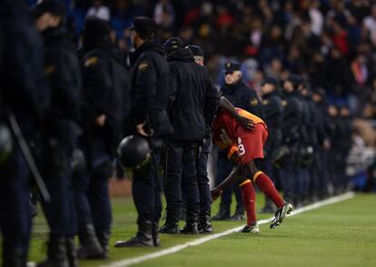 El jugador del Galatasaray Cris, durante un momento del encuentro.