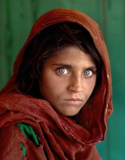 Sharbat Gula 'La niña afgana', portada de 'National Geographic' en junio de 1985. La imagen se expone en la Leica Gallery Store de Madrid hasta el 17 de enero.