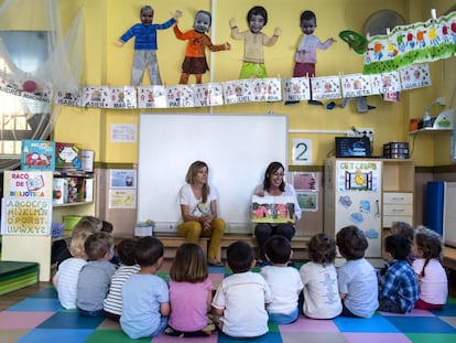 Clase de ni&ntilde;os de dos a&ntilde;os en el colegio Federico Garc&iacute;a Lorca de Valencia.