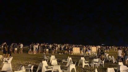Imagen de una playa de Cullera por la noche publicada por el alcalde Jordi Mayor en su Twitter.