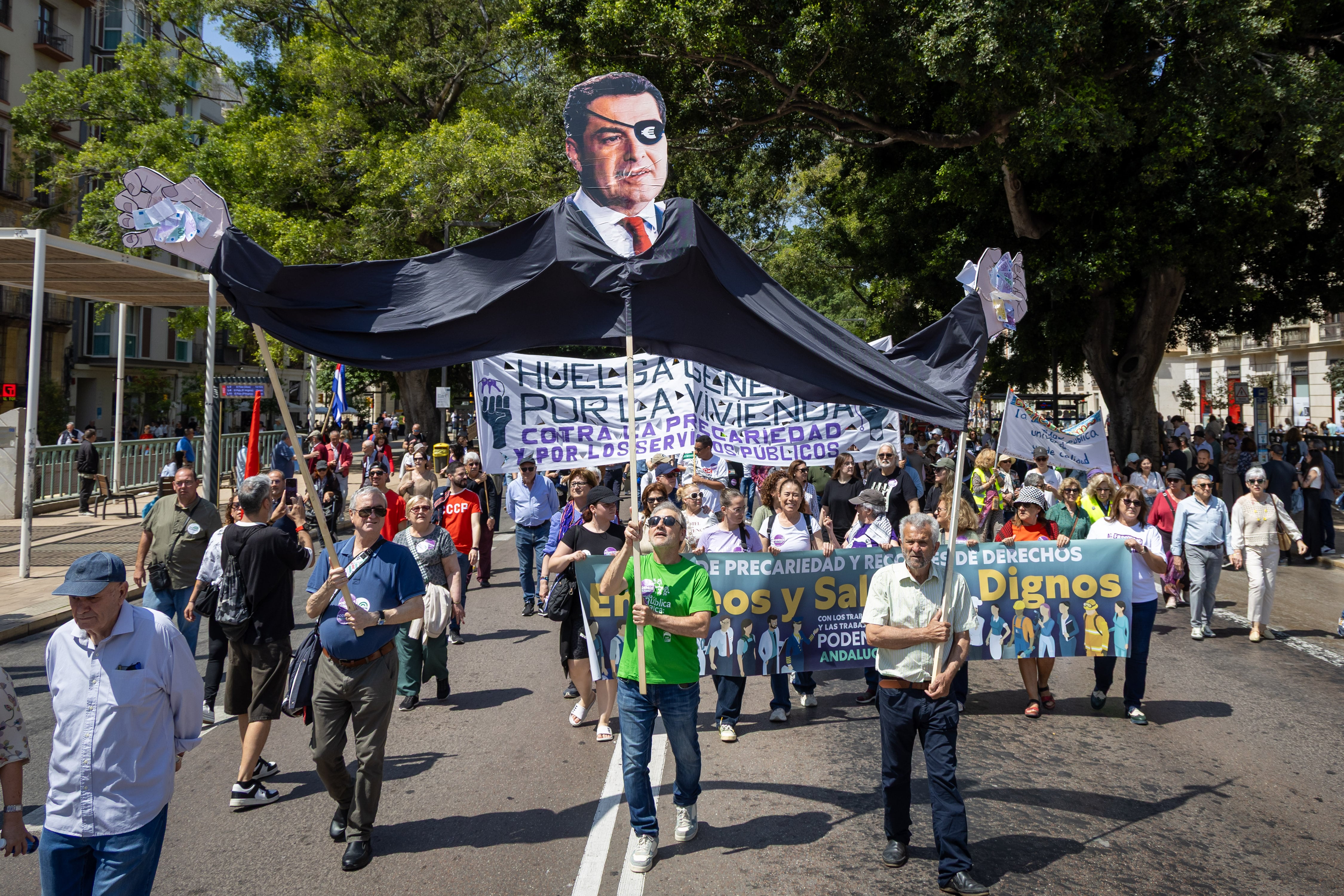 Un cartel contra Juan Manuel Moreno en la manifestación en Málaga.