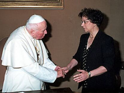 Juan Pablo II recibió ayer a la ministra de Asuntos Exteriores, Ana Palacio, que ha acudido a la ceremonia de canonización.