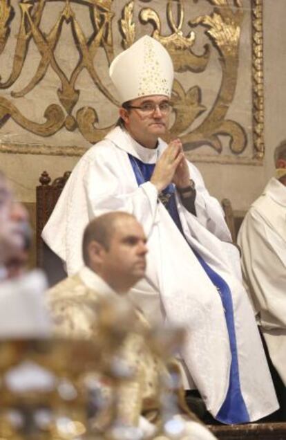 El obispo de San Sebastián, José Ignacio Munilla, durante la misa que ha ofrecido en Santa María.