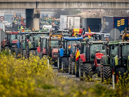 Los agricultores bloqueaban con sus tractores el día 6 la A-42 a la altura de Illescas (Toledo).