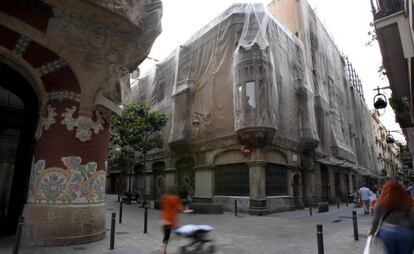 Un aspecto de la fachada del edificio donde se quer&iacute;a ubicar el hotel del Palau.