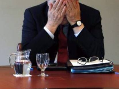 El conseller de Economía, Andreu Mas-Colell, durante la reunión semanal del gobierno catalán, que se produce tras la denuncia de amenazas de Josep Antoni Duran Lleida en el marco del proceso soberanista y la falta de apoyos para sacra adelante el BCN World.