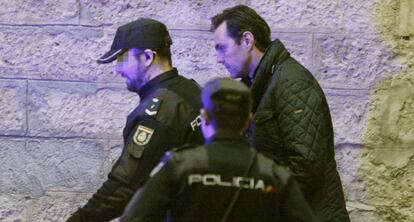 Miguel Angel López sale de los juzgados tras prestar declaración ante el juez como presunto autor del crimen.