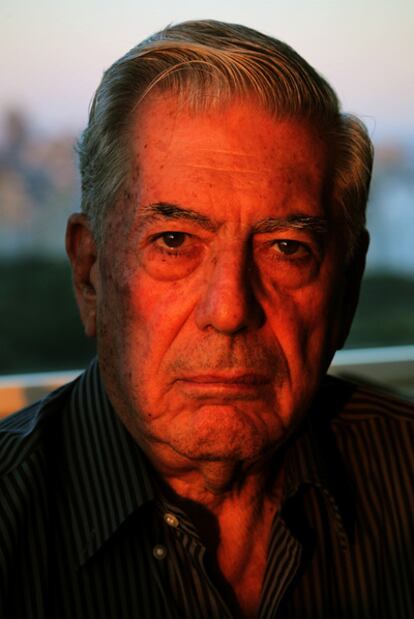 Mario Vargas Llosa, retratado en su apartamento de Nueva York en octubre de 2010.