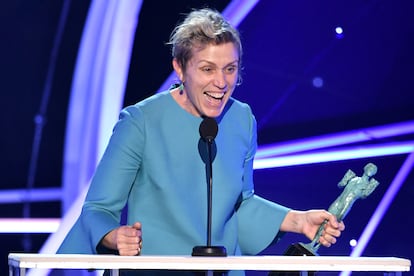 Frances McDormand gana (otra vez) y vuelve a pasar del maquillaje.

La protagonisa de Tres anuncios a las afueras sigue haciendo msculo al recoger galardones. Y vuelve a aparecer sin rastro de maquillaje para ratificar sus crticas al edadismo hollywoodiense.