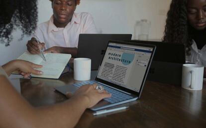 Uso de Microsoft Word en un ordenador portátil