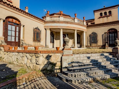 Las tres casas de la semana: palacete en la capital del cava por 3 millones y una masía con vigas del taller de Gustave Eiffel por casi 4 millones