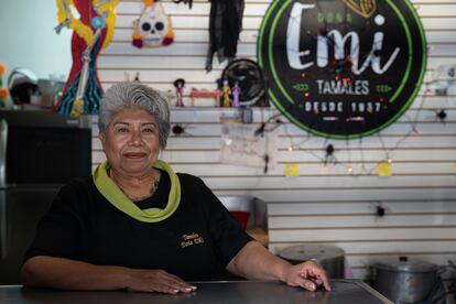 María del Carmen López en su local de tamales.