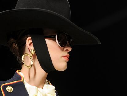 10 detalles que hacen grande un desfile de Moschino