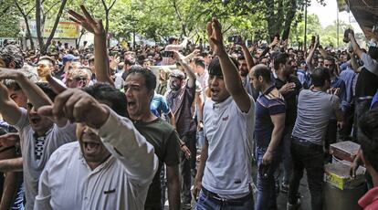 Protesta por la situación económica en el Gran Bazar de Teherán, el pasado junio.