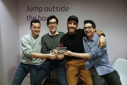 LSTM, equipo ganador del hackatón. De izquierda a derecha: Uxío Piñeiro, Carlos Bort, Víctor Terán y David Martín.