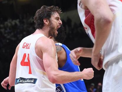 Gasol celebra una canasta ante Grecia