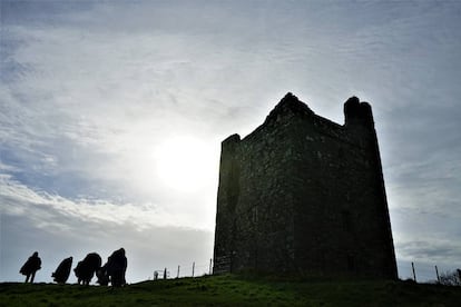 Senda hacia el castillo de Audley.