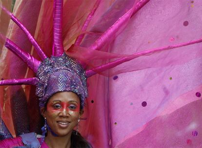 El de Notting Hill es el mayor carnaval del continente europeo y segundo del mundo tras el de Río de Janeiro (Brasil). Los organizadores esperan que a lo largo de la jornada de hoy, festiva en todo el país, se acerquen a las calles de este barrio más de 600.000 personas.