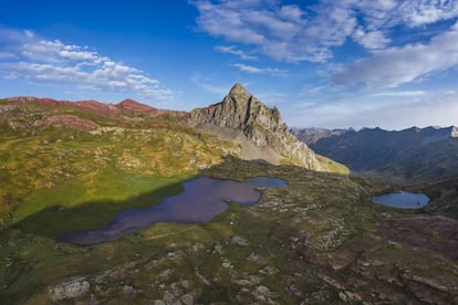 Vista aérea de los ibones de Anayet, en el valle oscense de Tena.