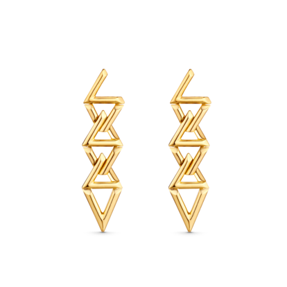 Los pendientes de cadena barbada LV Volt, diseñados en oro amarillo de 18 quilates, rinden tributo a la simetría de las iniciales de Louis Vuitton. Con su elegancia son capaces de levantar cualquier look.